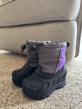 Itasca Kids Snow Boots in Gray with Purple Panels